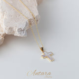 Collar cruz de concha nacar