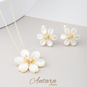 Set de flores en concha nácar