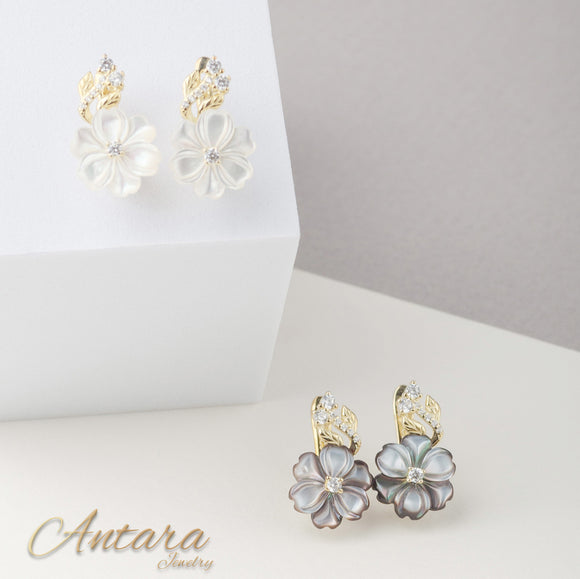 Aretes de flor de concha nácar