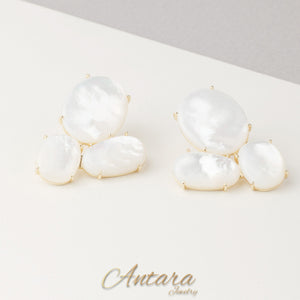 Aretes pegados de concha nácar