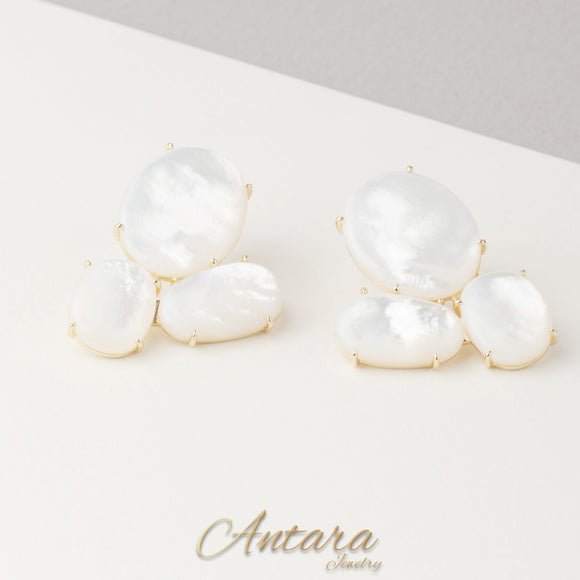Aretes pegados de concha nácar