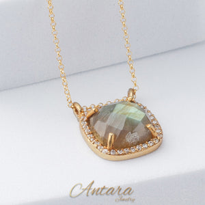 Collar de cristal labradorita