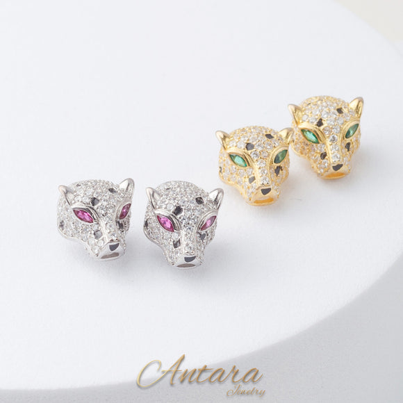 Aretes pegados de pantera