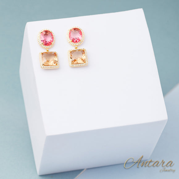Aretes dorados y cristales
