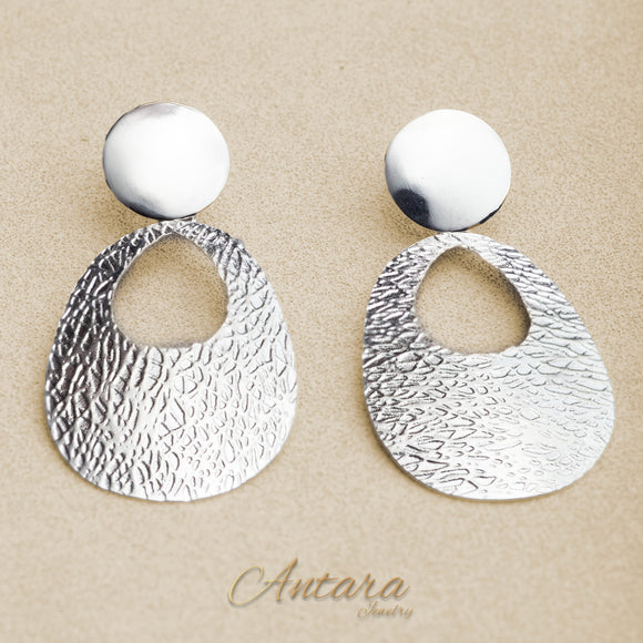 Aretes de plata texturada