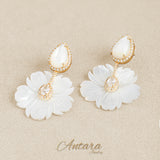 Aretes flor nácar y cristales