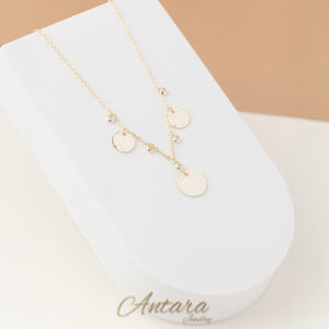 Collar dorado de placas texturadas