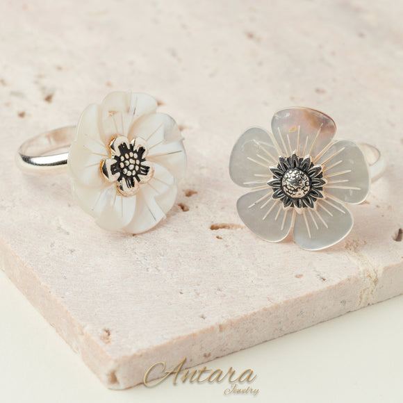 Anillo de flor de nácar