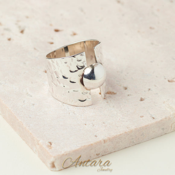 Anillo alto diseño martillado