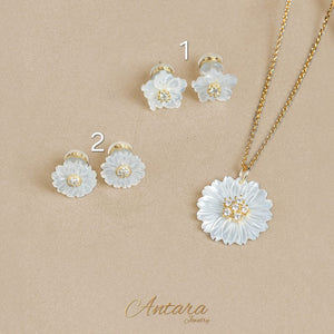 Aretes de flor concha nacar