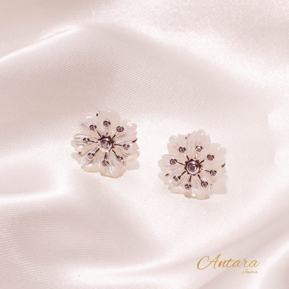 Aretes  flor Concha Nácar