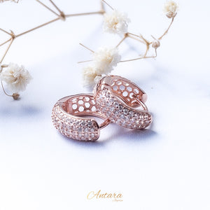 Aretes huggies rose gold y micro circonias